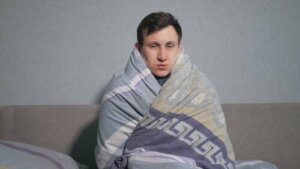 Dreszcze bez gorączki: objawy, przyczyny i leczenie
