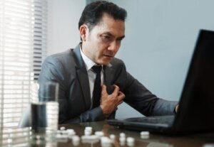 Codzienna terapia aspiryną: zastosowania i zagrożenia, które powinieneś znać