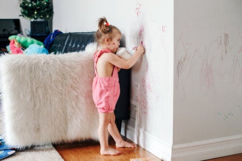 Czyszczenie białych ścian – jak utrzymać je w czystości?