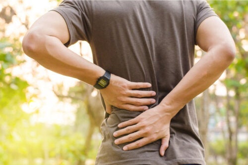 Najlepsze ćwiczenia rozciągające polecane na ból krzyża