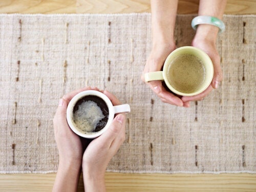 Herbata lub kawa po posiłku: dobra czy szkodliwa?