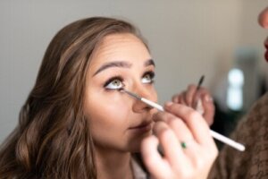Kropki Eyeliner: Trend w makijażu, który triumfuje na TikTok