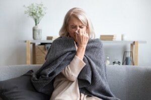 Dlaczego zimą częściej chorujemy? Badanie ujawnia nowe szczegóły