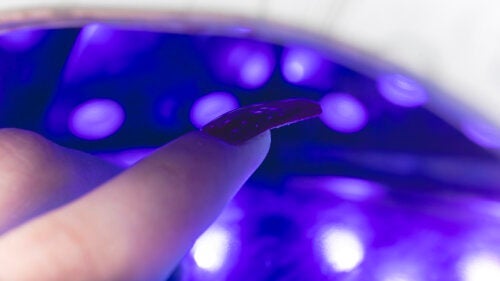 Suszarki do paznokci: rodzaje, zalety i wady