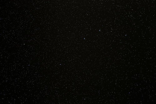 Kolor czarny - charakterystyka i jego powszechne znaczenie