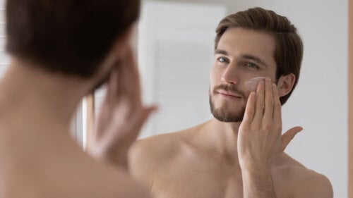 Makijaż dla mężczyzn: kroki i porady, aby zwiększyć naturalną atrakcyjność