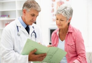 Chirurgiczna menopauza: co to jest i jakie są jej konsekwencje?