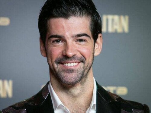 Trening brzucha aktora Miguela Ángela Muñoza