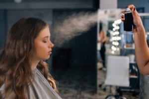 Utrwalacze do makijażu: czym są i jak prawidłowo ich używać