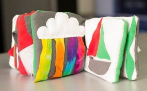 Książeczka sensoryczna - jak możesz wykonać ją samodzielnie