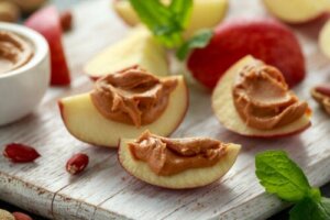 Zdrowe przekąski do podjadania między posiłkami - 5 propozycji