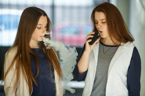 Elektroniczne papierosy - czy wpływają na zdrowie jamy ustnej?