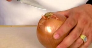 Krojenie cebuli bez płaczu - czy to możliwe?