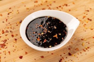 Sos teriyaki: wartość odżywcza, korzyści i ryzyko