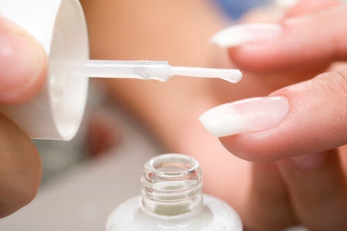 Baby Boomer Nails: o co chodzi w tym trendzie na manicure?