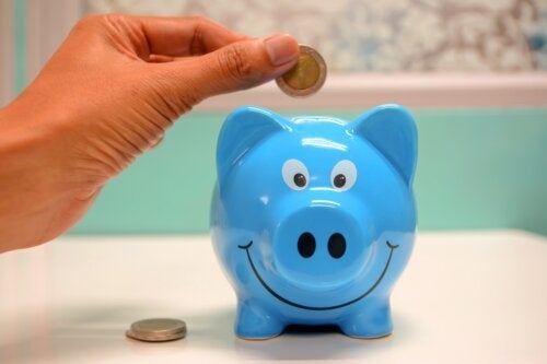 5 wskazówek, jak zarządzać miesięcznymi wydatkami gospodarstwa domowego i oszczędzać bez bólu