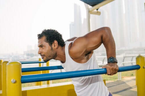 Dipy na triceps: charakterystyka i odmiany