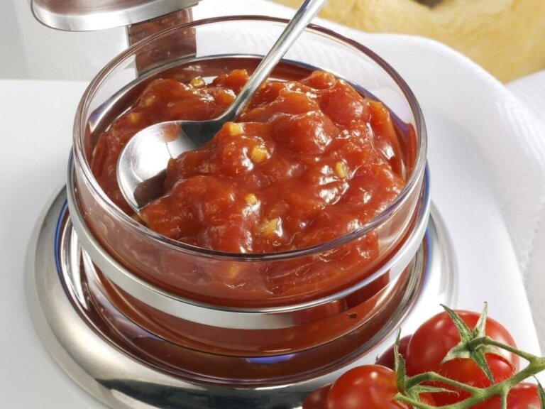 Wypróbuj ten pyszny niskokaloryczny przepis na galaretkę pomidorową