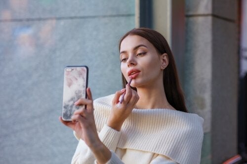 Pouty lips: popularny trend w makijażu ust na TikTok
