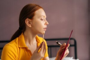 Regeneracja skóry dotkniętej trądzikiem - 5 aktywnych składników